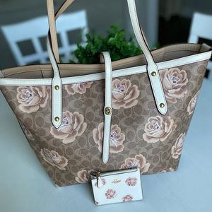 Coach Signature Flower Tote bag!!